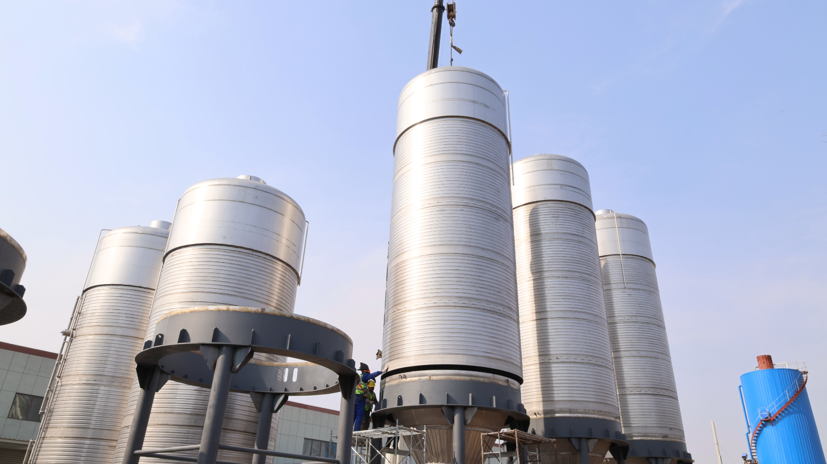 300噸級(jí)超大型啤酒發(fā)酵罐投產(chǎn)，打破國(guó)外